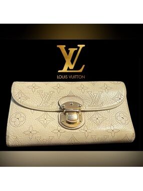 Louis Vuitton Mahina Amelia Portefeuille Long Wallet Cream Beige Leather Gold LV